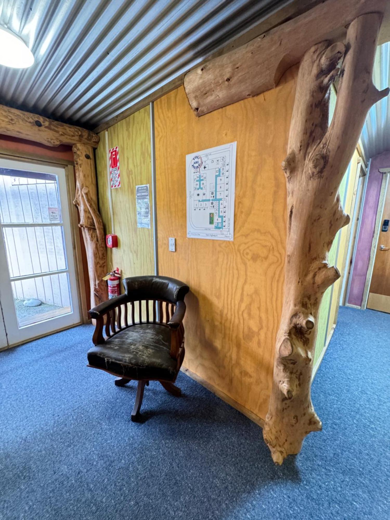 The Crossing Lodge & Backpackers Erua Экстерьер фото