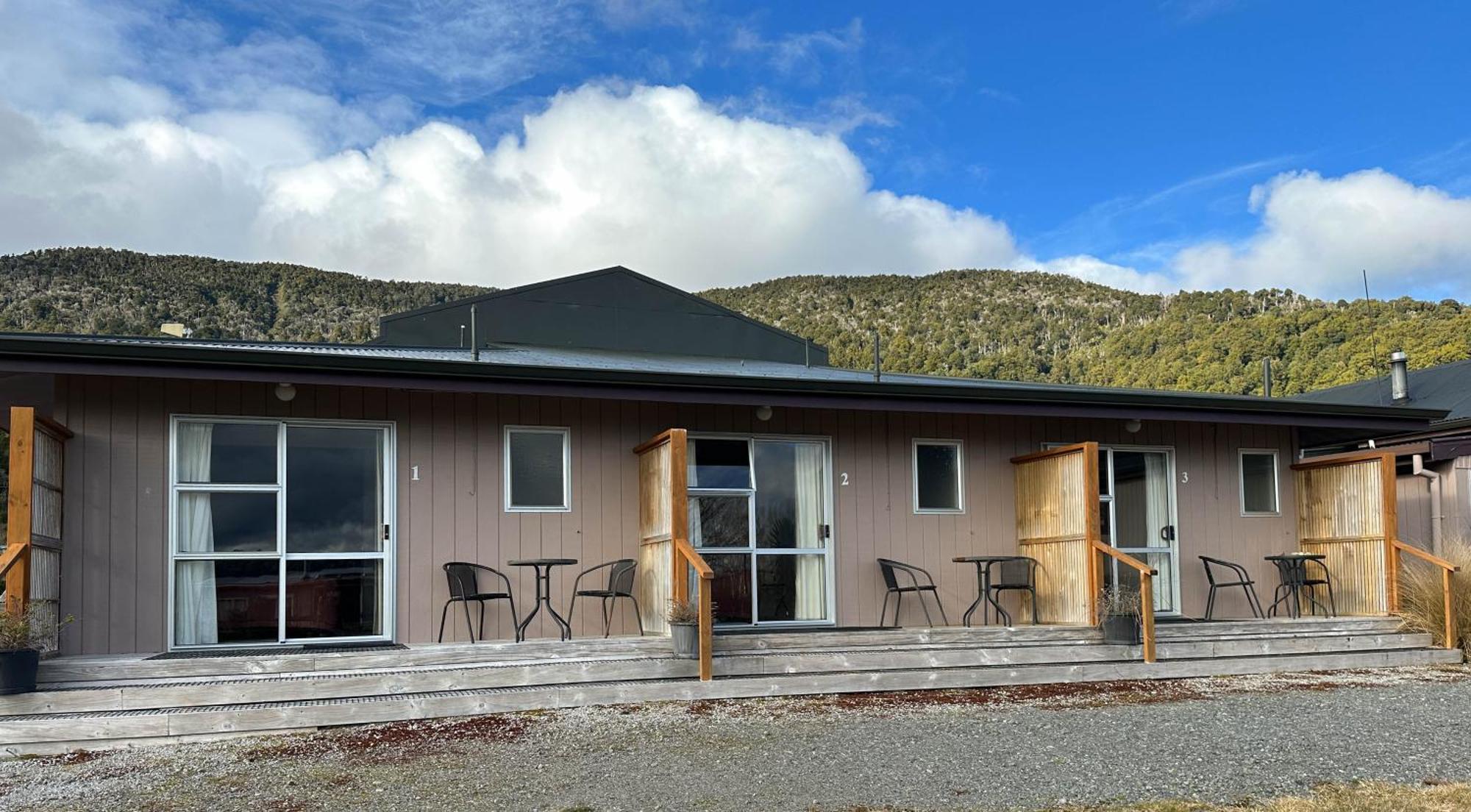 The Crossing Lodge & Backpackers Erua Экстерьер фото