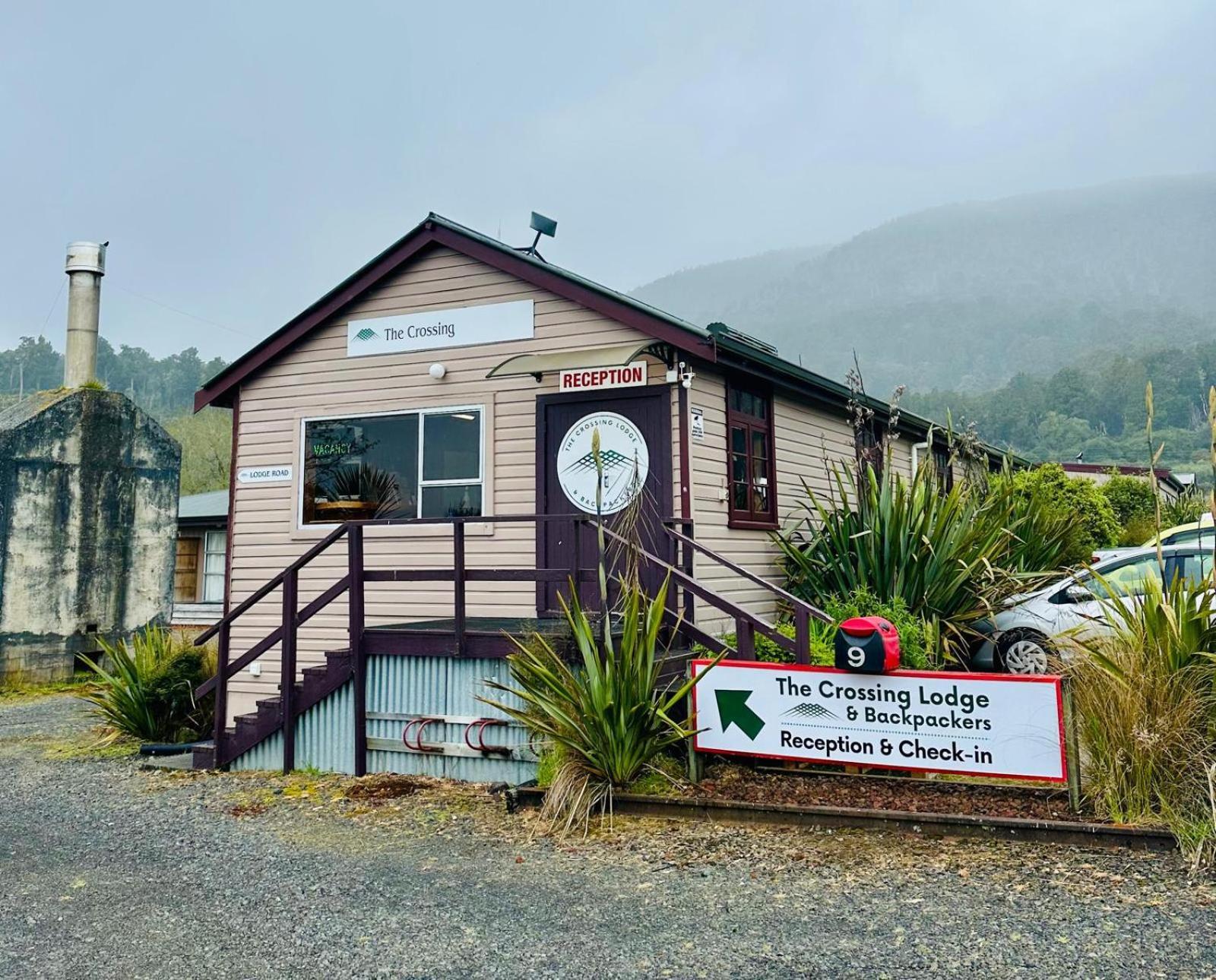 The Crossing Lodge & Backpackers Erua Экстерьер фото