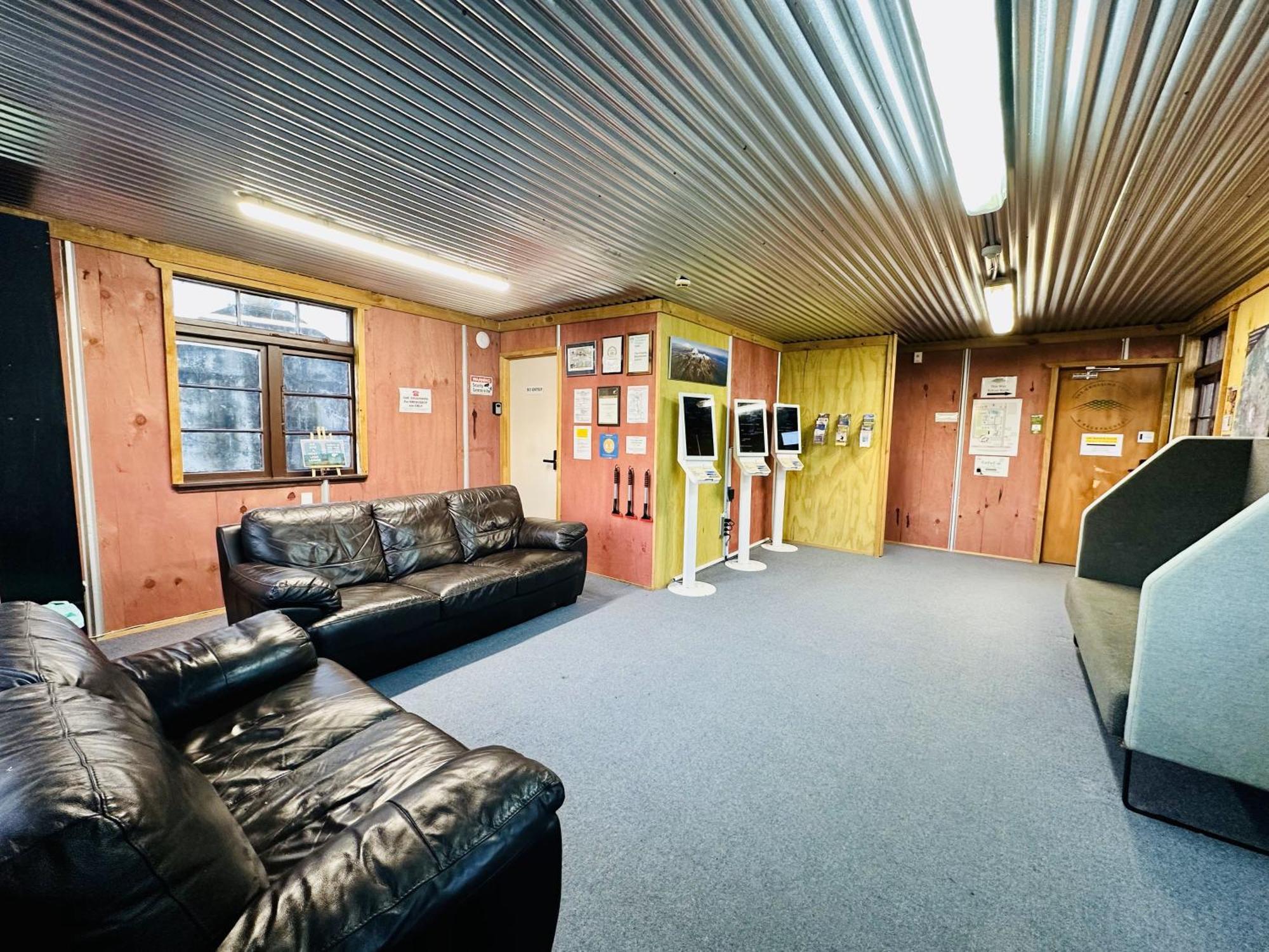 The Crossing Lodge & Backpackers Erua Экстерьер фото